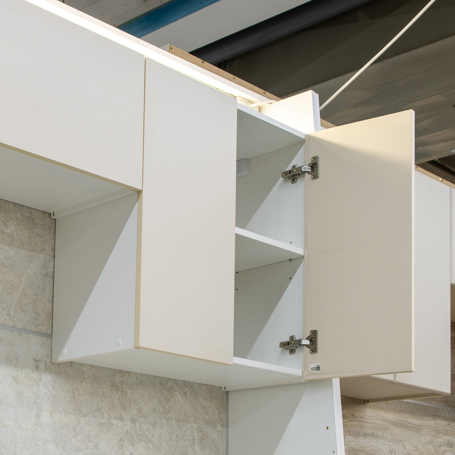 Шкаф навесной 600х676х290 мм BROZEX-WOOD Стиль, с двумя дверцами, белый / светло-бежевый