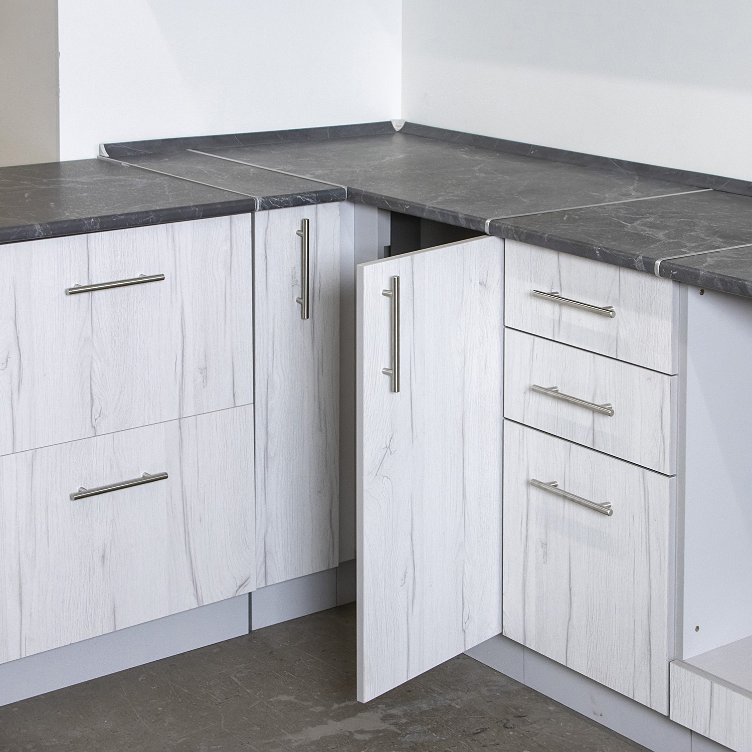 Шкаф напольный угловой 1000х850х600 мм BROZEX-WOOD Camellia, левый, с дверцей, серый / юта Шкаф напольный угловой 1000х850х600 мм BROZEX-WOOD Camellia, левый, с дверцей, серый / юта