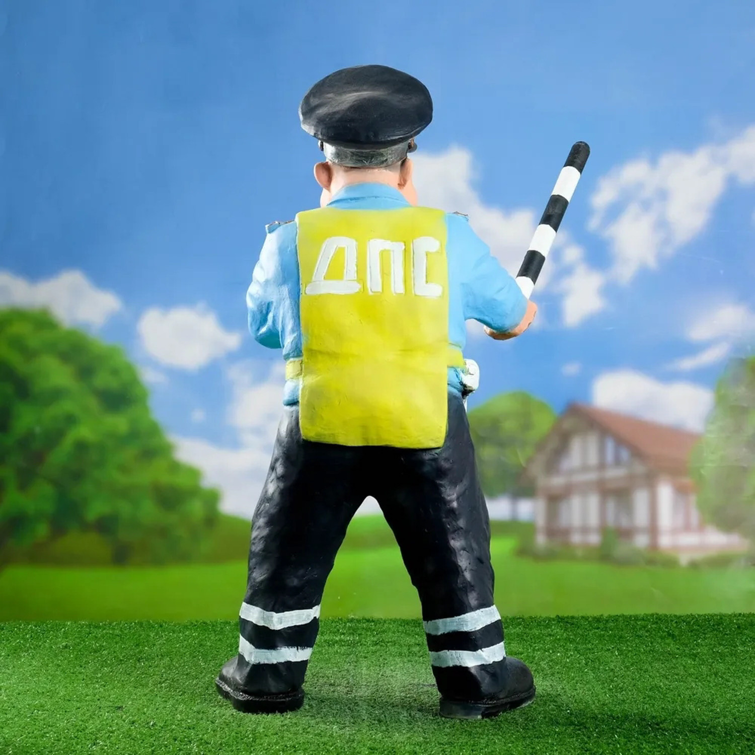 Садовая фигура "Гаишник"   28*39*71 1259510 Садовая фигура "Гаишник"   28*39*71 1259510