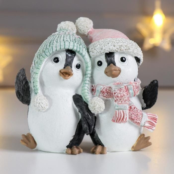 Сувенир полистоун "Парочка пингвинов в шапке-ушанке и колпаке" мятно-розовый 9х5,5х9,5 см   6343741