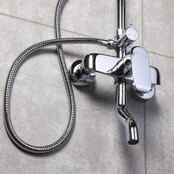 Смеситель д/ванны со стойкой для душа + ручной душ DEVIDA, коллекция GEMMA DVS1427-15 хром *1