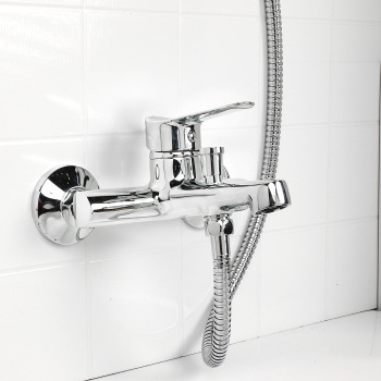 Смеситель для ванны Hans Fetter HF0704, короткий излив, однорычажный