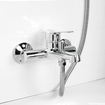 Смеситель для ванны Hans Fetter HF0704, короткий излив, однорычажный