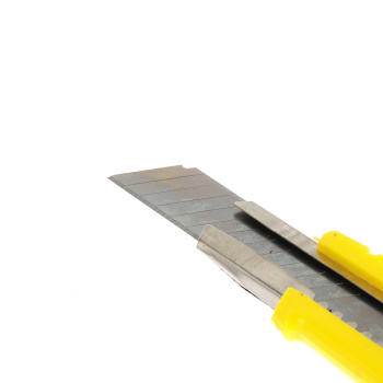 Нож строительный 18мм корпус пластик направл.металл автофиксация (3064957) "888" *1/90/360