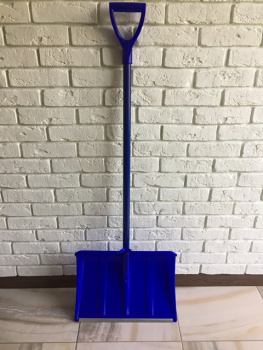 Лопата снегоуб пластик 500*375 с планкой цветным черенком и V-ручкой "Богатырь" ЦВЕТНОЙ *5